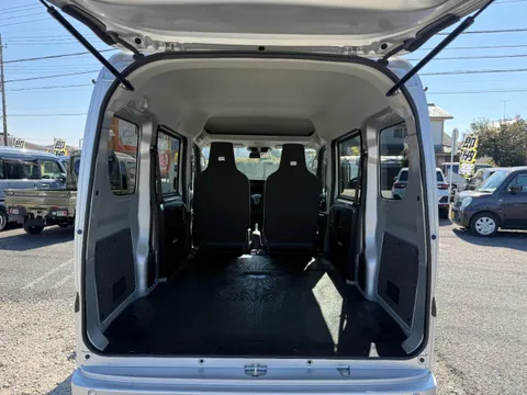 Nissan Clipper Van