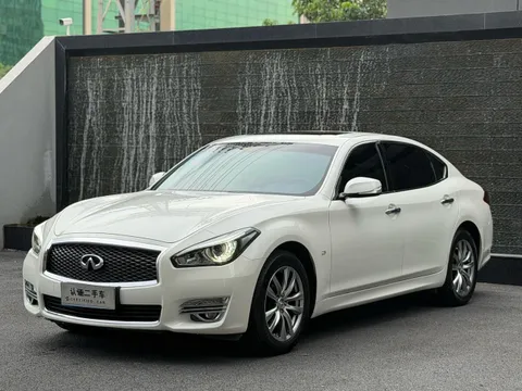 Infiniti Q70