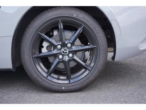 Mazda MX-5 (Roadster)