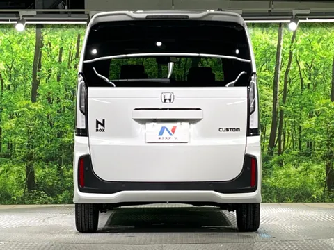 Honda N-BOX Custom