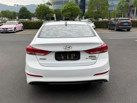 Hyundai Elantra (Avante)