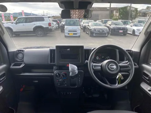 Nissan Clipper Van