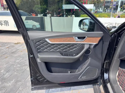 Hongqi HS7