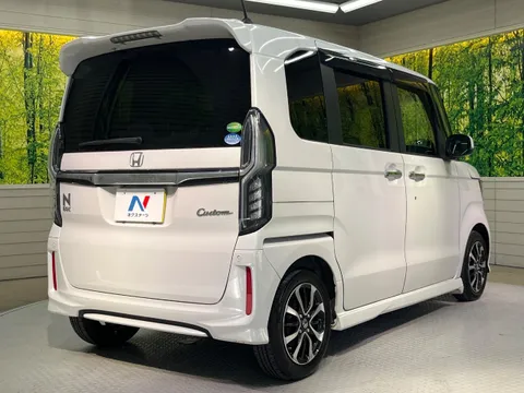 Honda N-BOX Custom