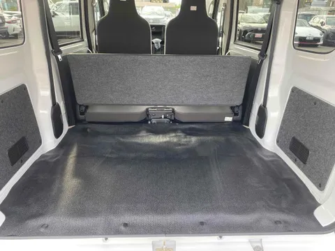 Nissan Clipper Van