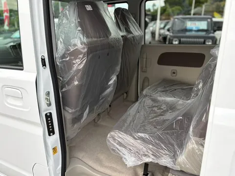Nissan Clipper Van