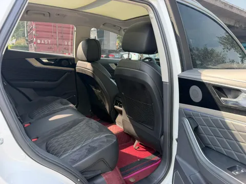 Hongqi HS5