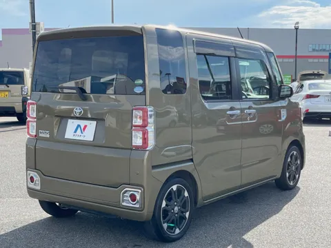 Toyota Pixis Mega
