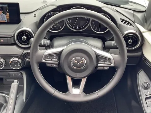 Mazda MX-5 (Roadster)