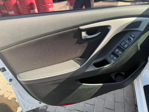 Hyundai Elantra (Avante)