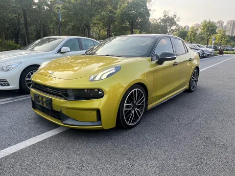 Lynk & Co 03