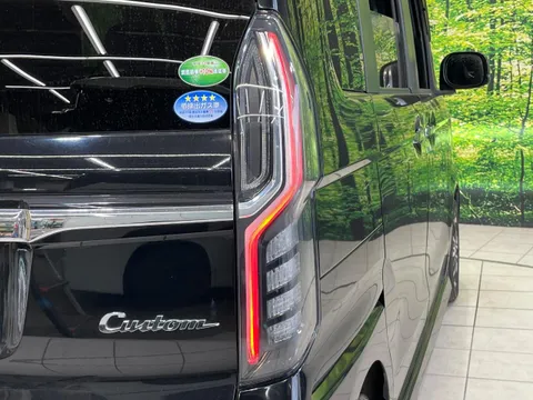 Honda N-BOX Custom