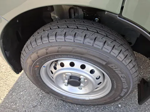 Nissan Clipper Van