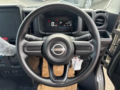 Nissan Clipper Van
