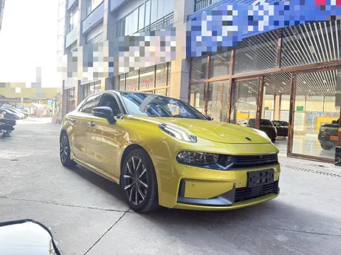 Lynk & Co 03