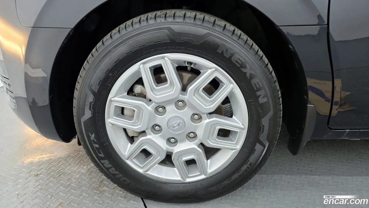 Hyundai Staria