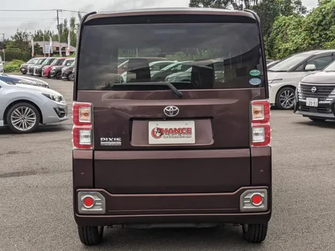 Toyota Pixis Mega