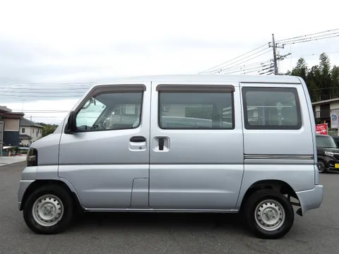 Nissan Clipper Van