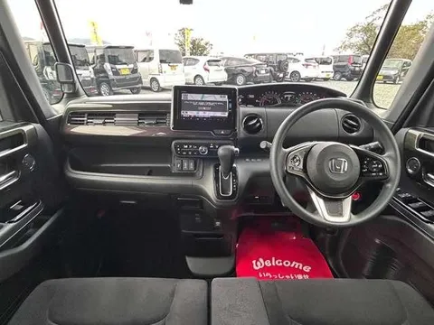 Honda N-BOX Custom