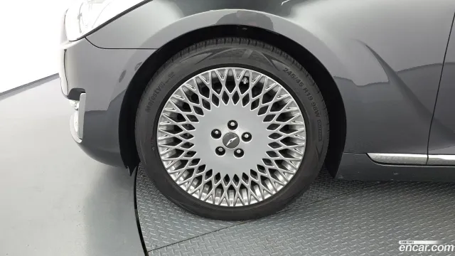 Genesis G90 (EQ900)