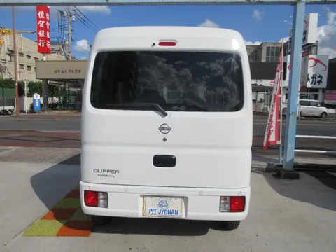 Nissan Clipper Van