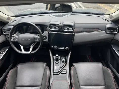 Lynk & Co 02