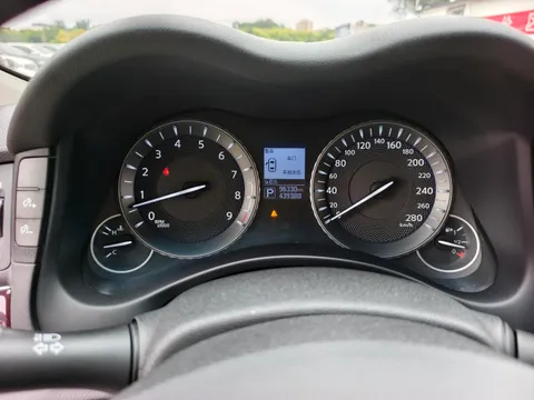 Infiniti Q70