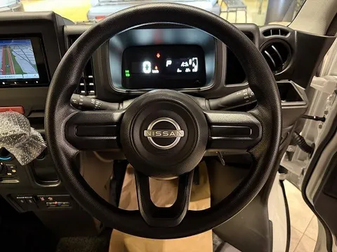 Nissan Clipper Van