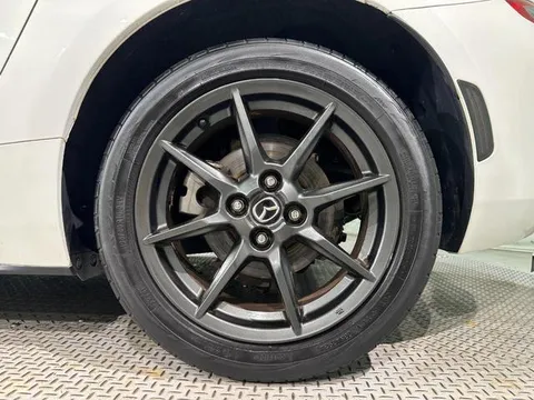 Mazda MX-5 (Roadster)