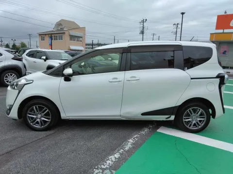 Toyota Sienta