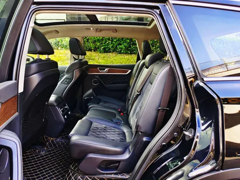 Hongqi HS7