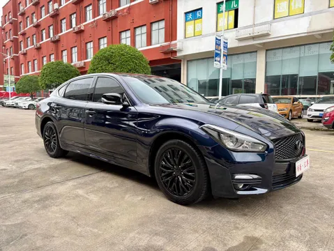 Infiniti Q70