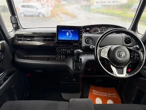 Honda N-BOX Custom