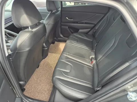 Hyundai Elantra (Avante)