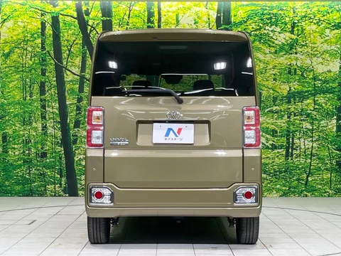 Toyota Pixis Mega