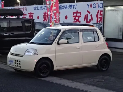 Daihatsu Esse