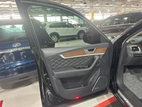 Hongqi HS7