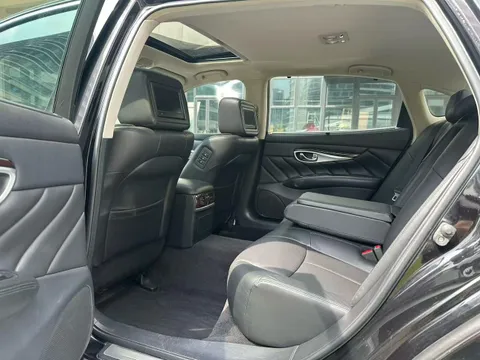Infiniti Q70