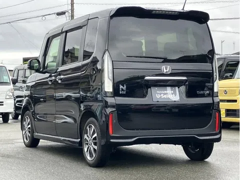 Honda N-BOX Custom