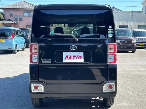 Toyota Pixis Mega