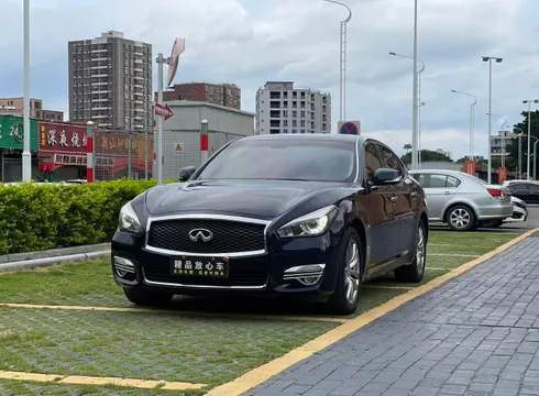 Infiniti Q70