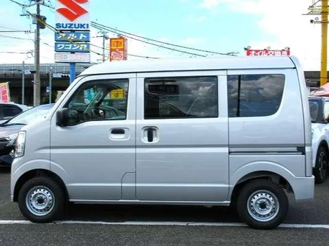 Nissan Clipper Van