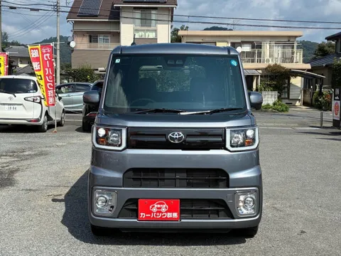 Toyota Pixis Mega