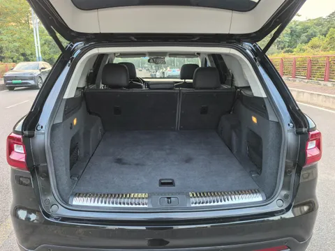 Hongqi HS7