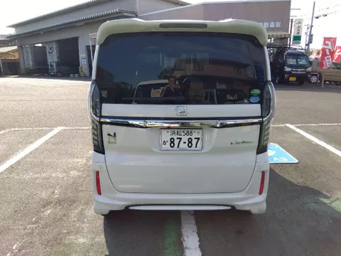 Honda N-BOX Custom