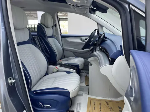 Roewe iMAX8