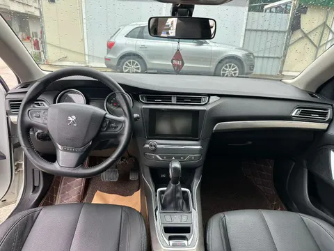 Peugeot 408
