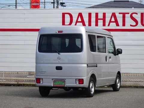 Nissan Clipper Van