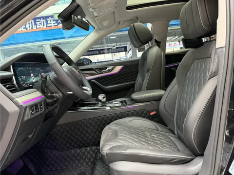 Hongqi HS5