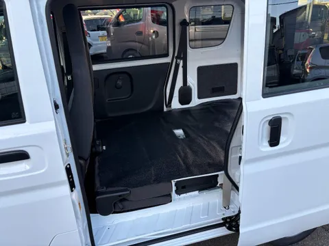 Nissan Clipper Van